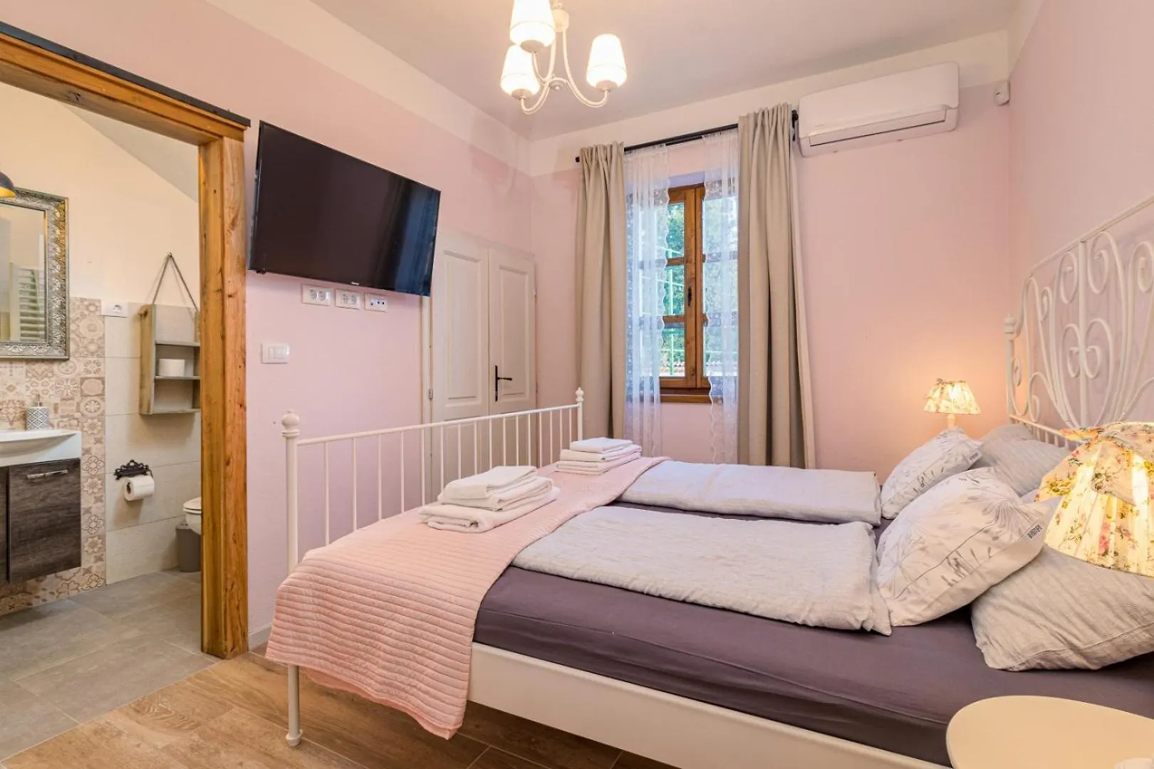 Villa Rajana For 14 Persons With Kids Playground & Pool Heating In Central Istria Svetvinčenat