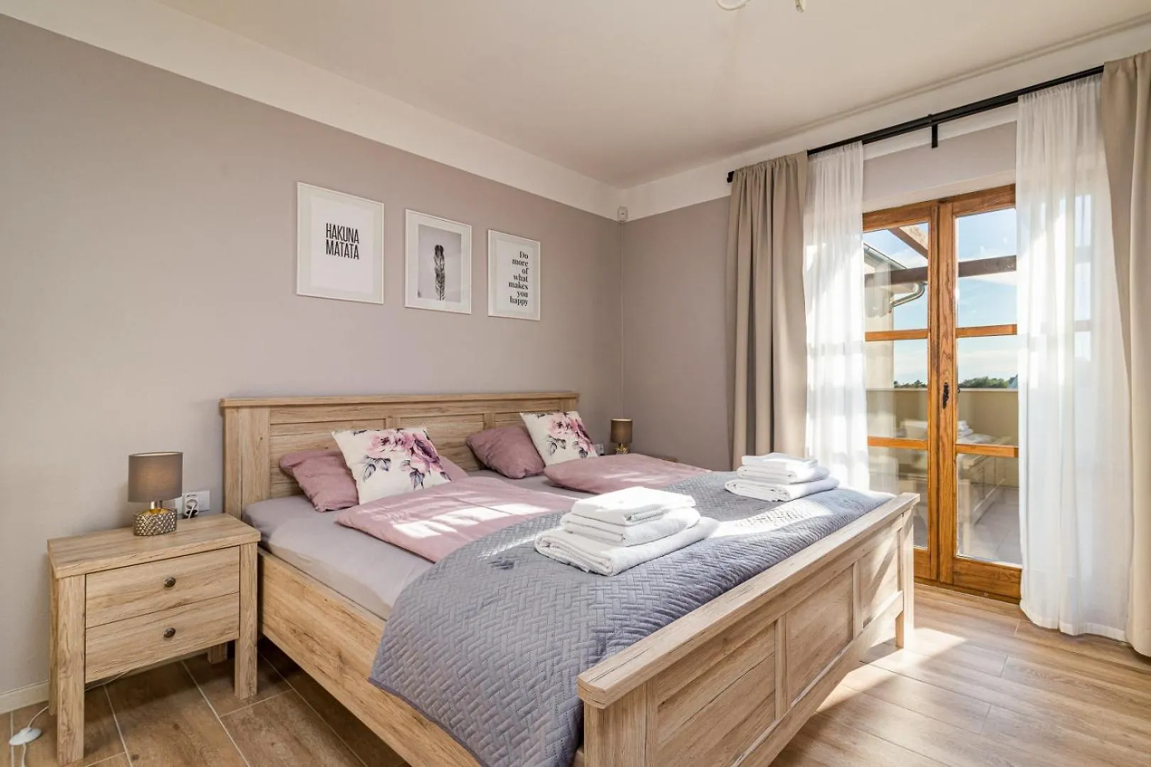 Villa Rajana For 14 Persons With Kids Playground & Pool Heating In Central Istria Svetvinčenat
