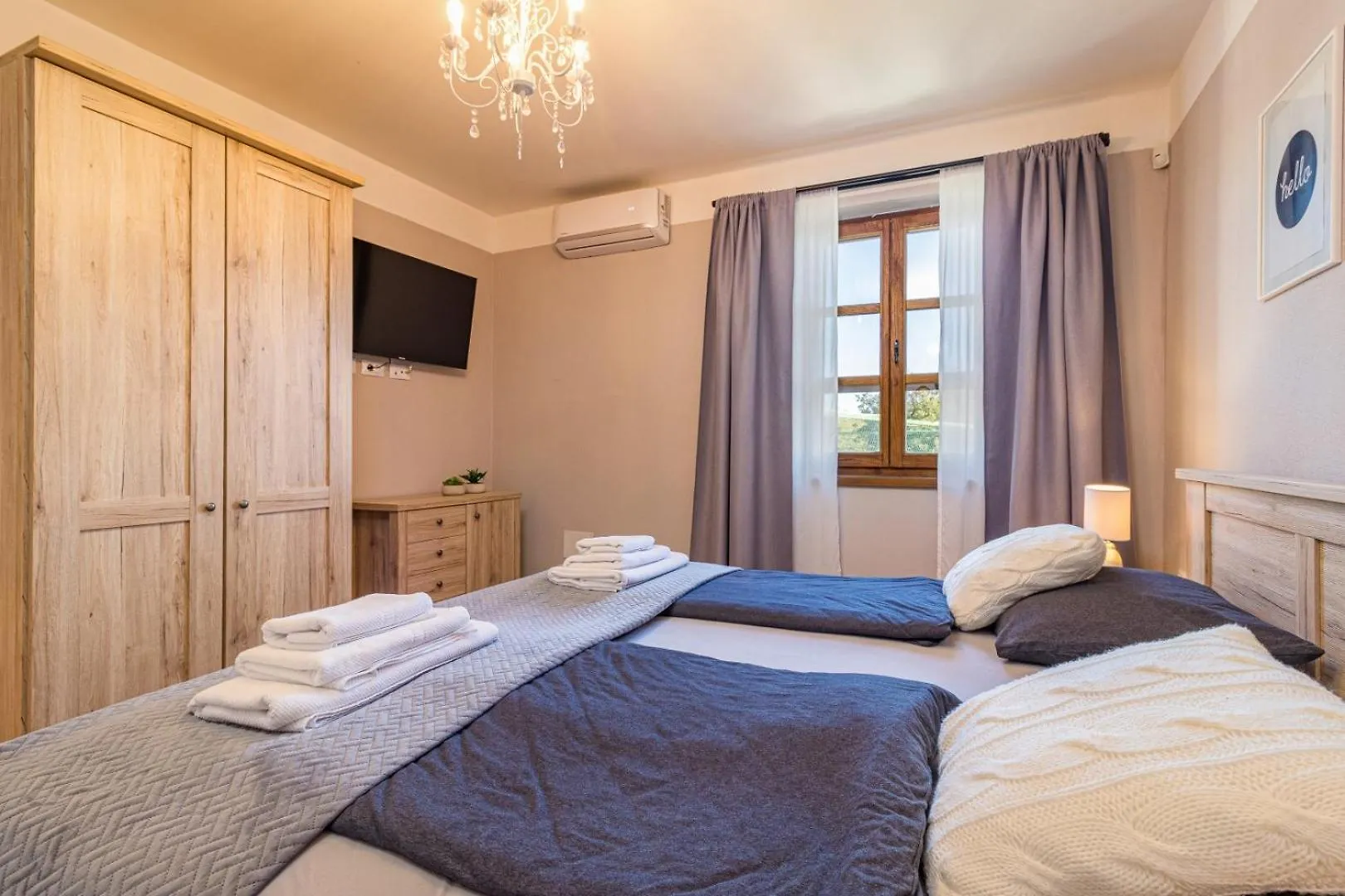Villa Rajana For 14 Persons With Kids Playground & Pool Heating In Central Istria Svetvinčenat 0*,  Chorvatsko