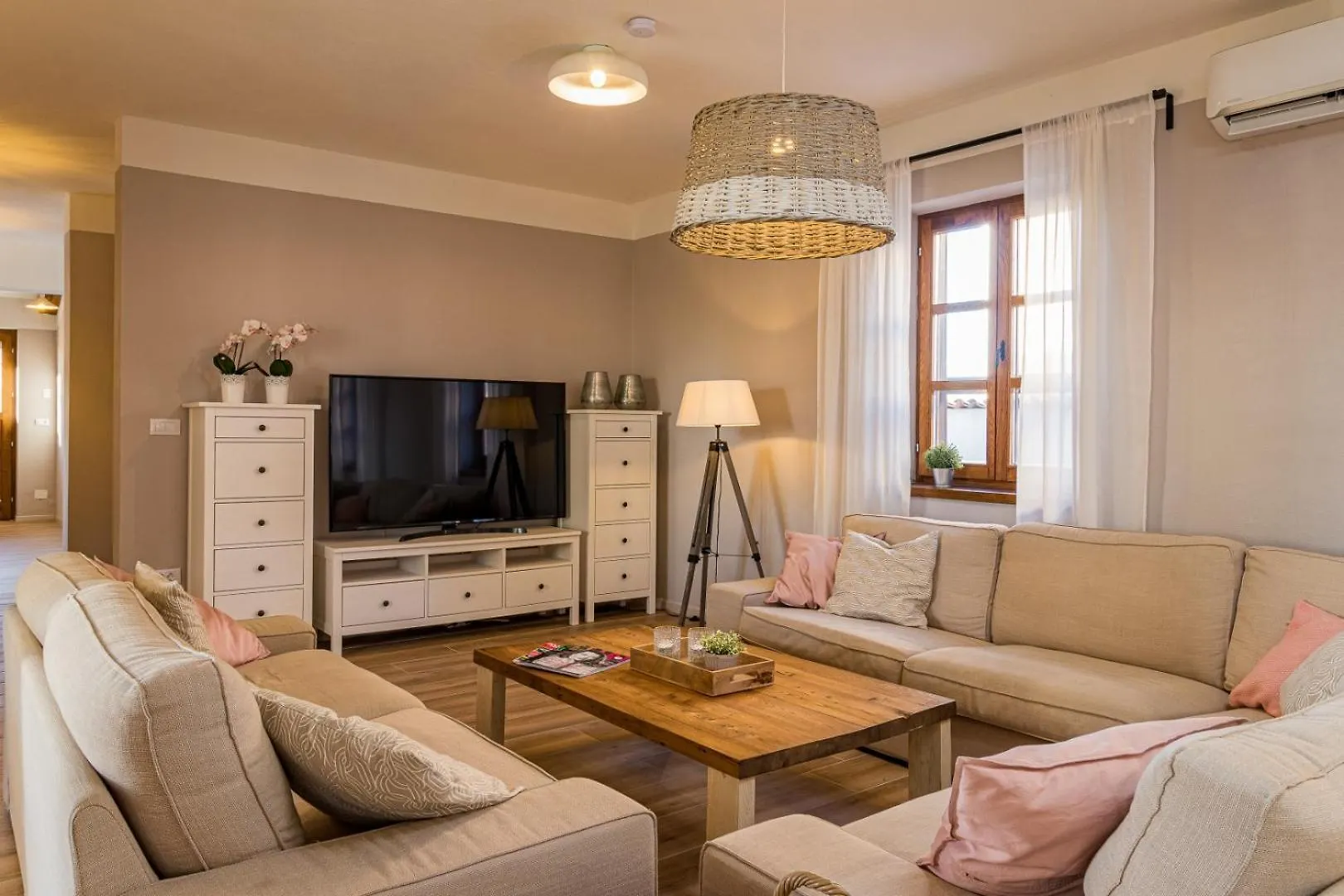 Villa Rajana For 14 Persons With Kids Playground & Pool Heating In Central Istria Svetvinčenat Chorvatsko
