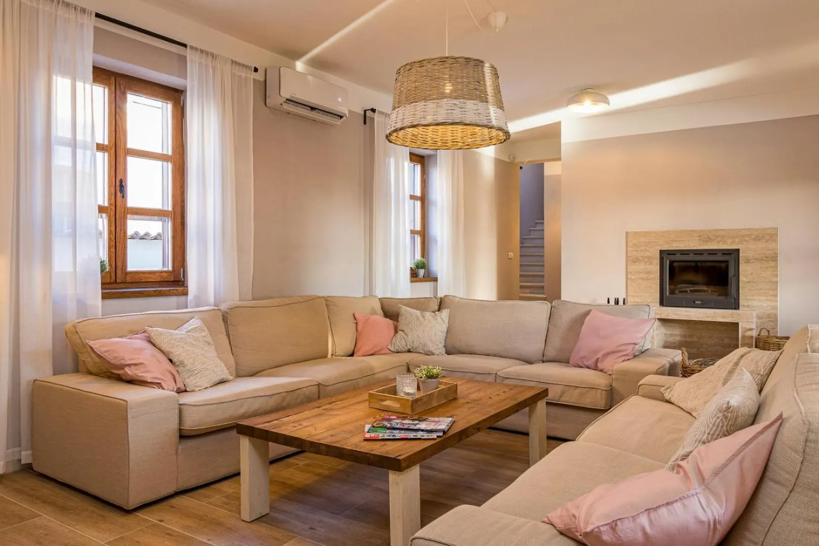 Villa Rajana For 14 Persons With Kids Playground & Pool Heating In Central Istria Svetvinčenat