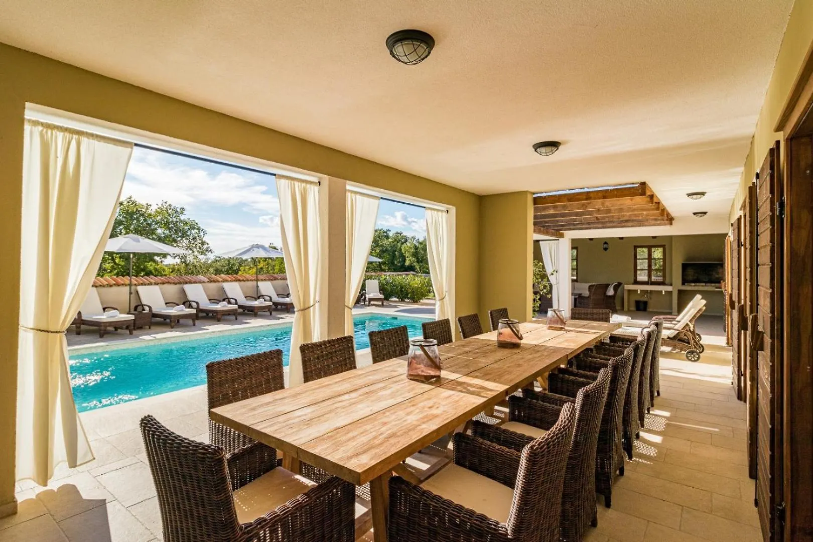 Villa Rajana For 14 Persons With Kids Playground & Pool Heating In Central Istria Svetvinčenat 0*,