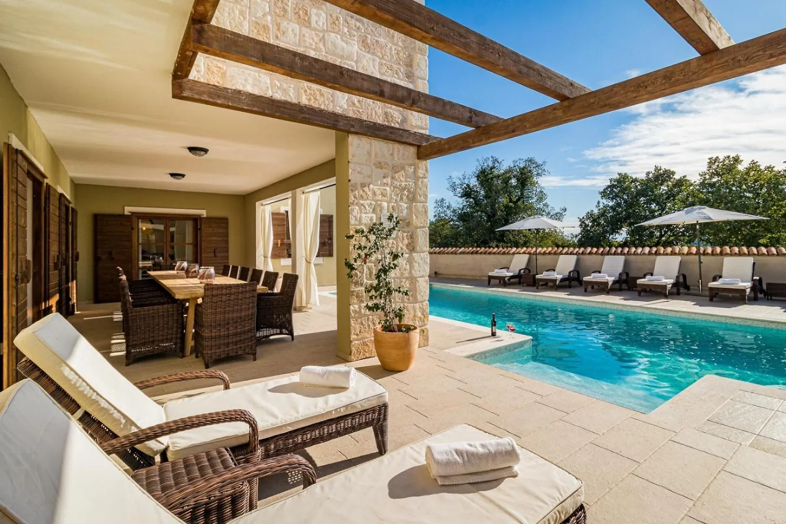 Villa Rajana For 14 Persons With Kids Playground & Pool Heating In Central Istria Svetvinčenat