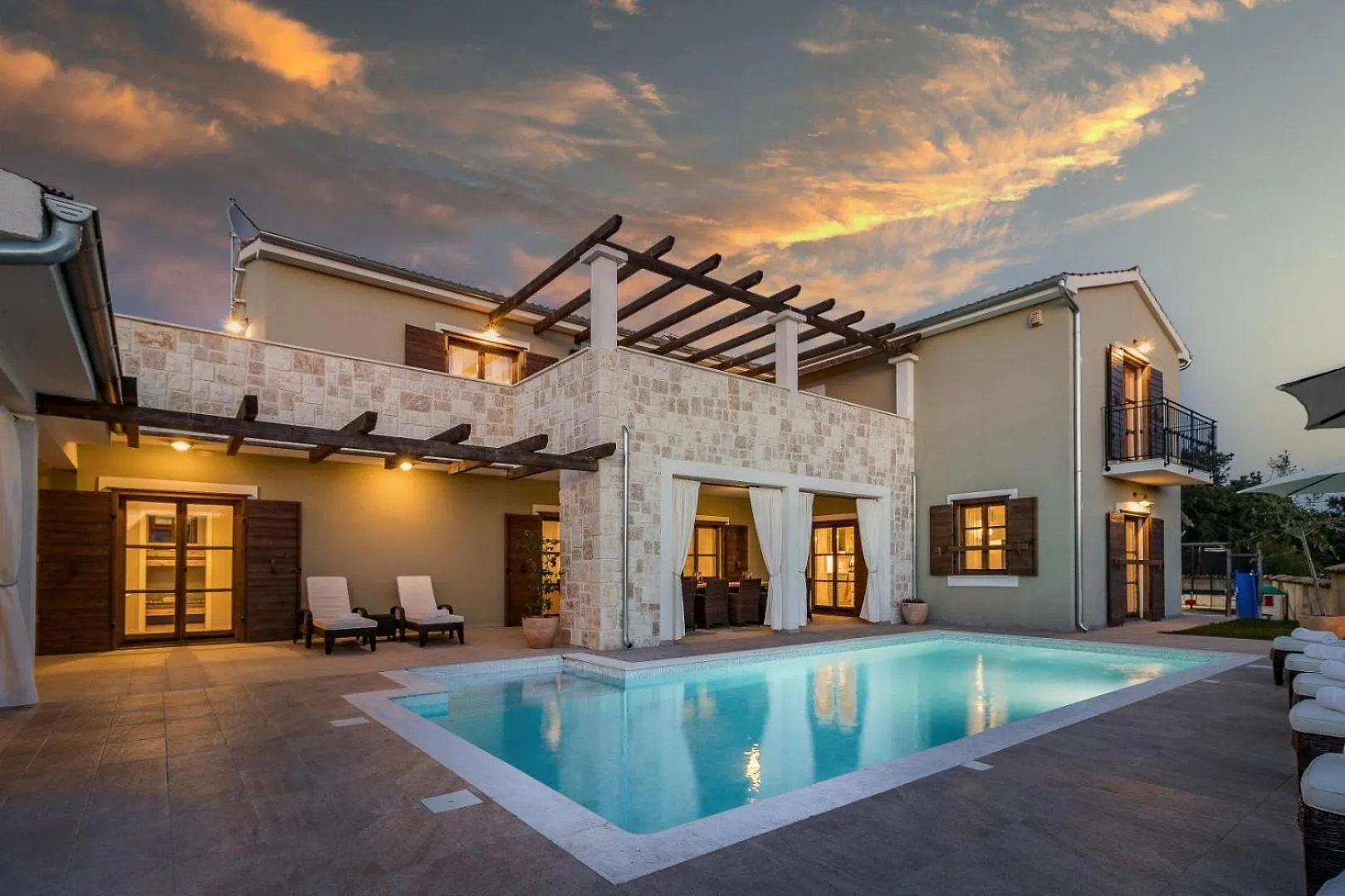 Villa Rajana For 14 Persons With Kids Playground & Pool Heating In Central Istria Svetvinčenat 0*,
