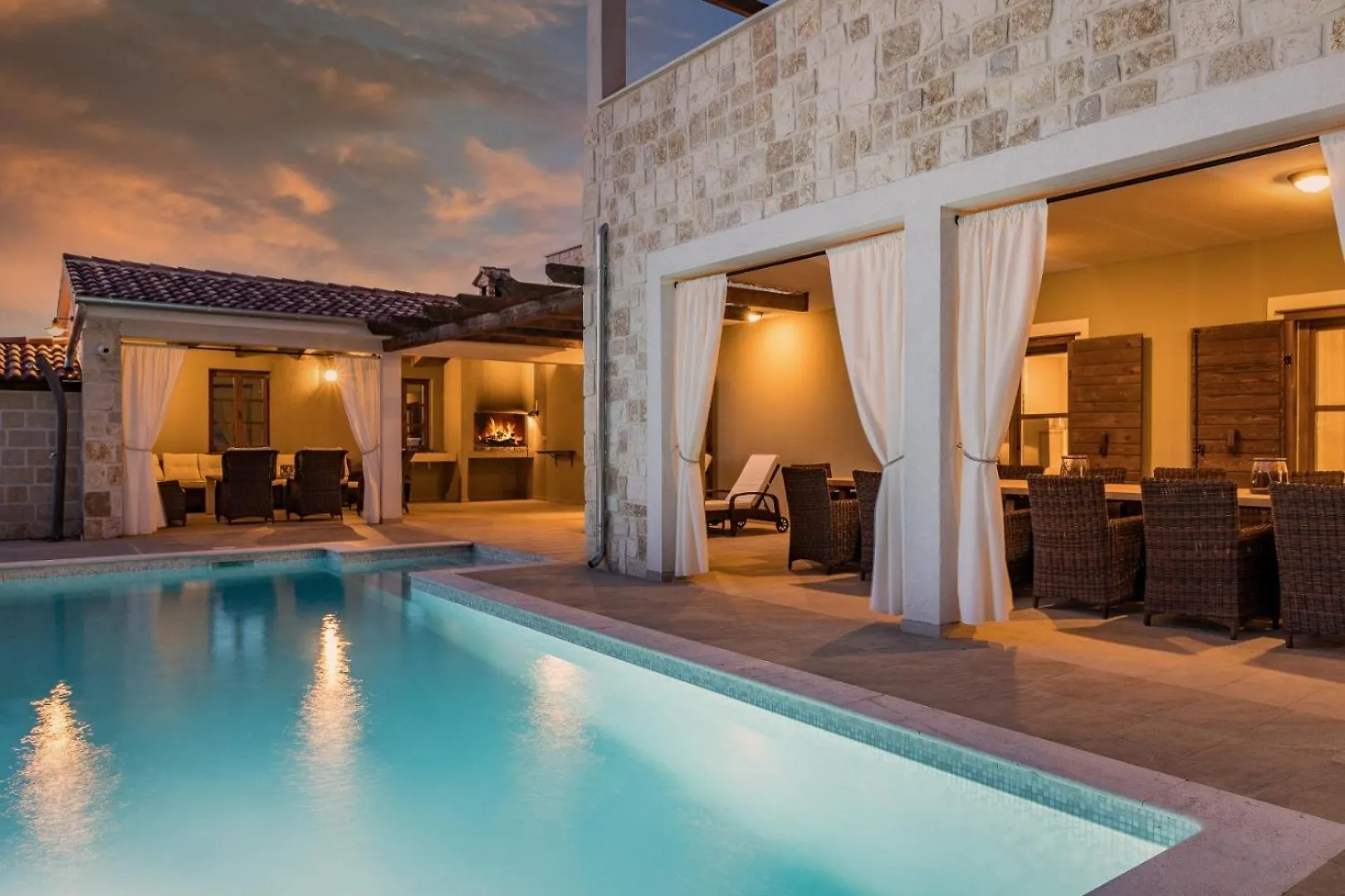 Villa Rajana For 14 Persons With Kids Playground & Pool Heating In Central Istria Svetvinčenat 0*,  Chorvatsko