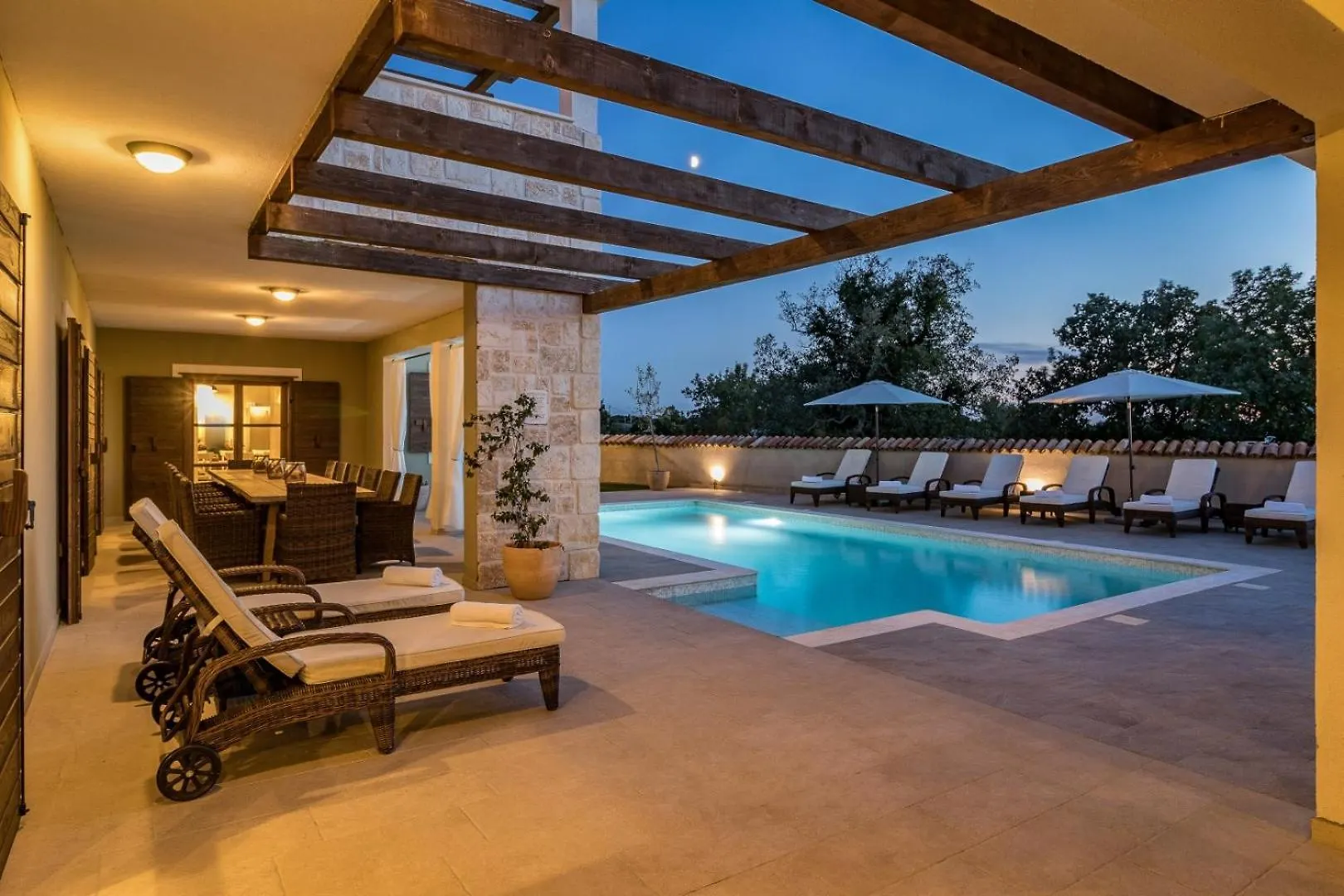 Villa Rajana For 14 Persons With Kids Playground & Pool Heating In Central Istria Svetvinčenat