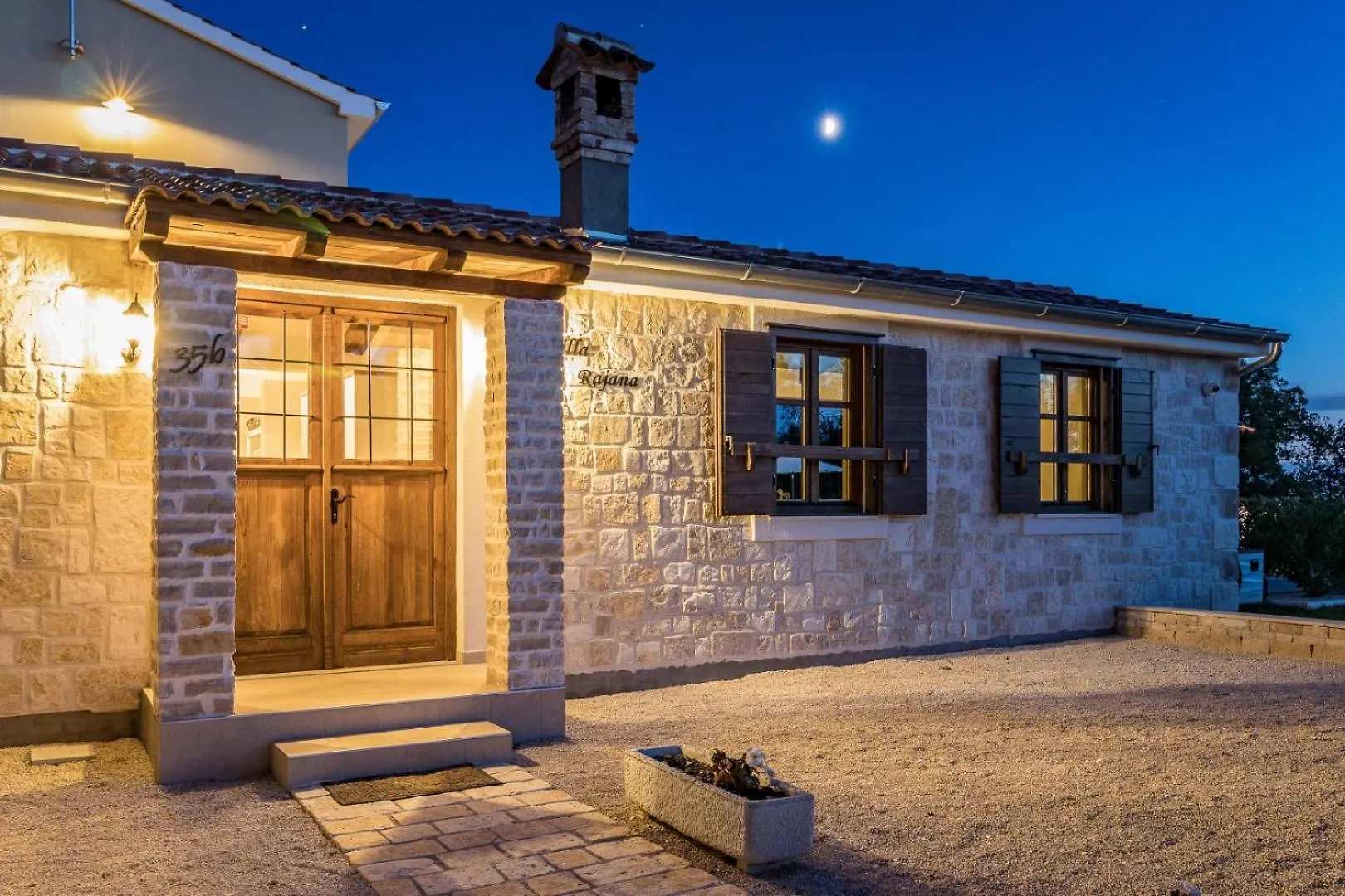 Villa Rajana For 14 Persons With Kids Playground & Pool Heating In Central Istria Svetvinčenat Chorvatsko
