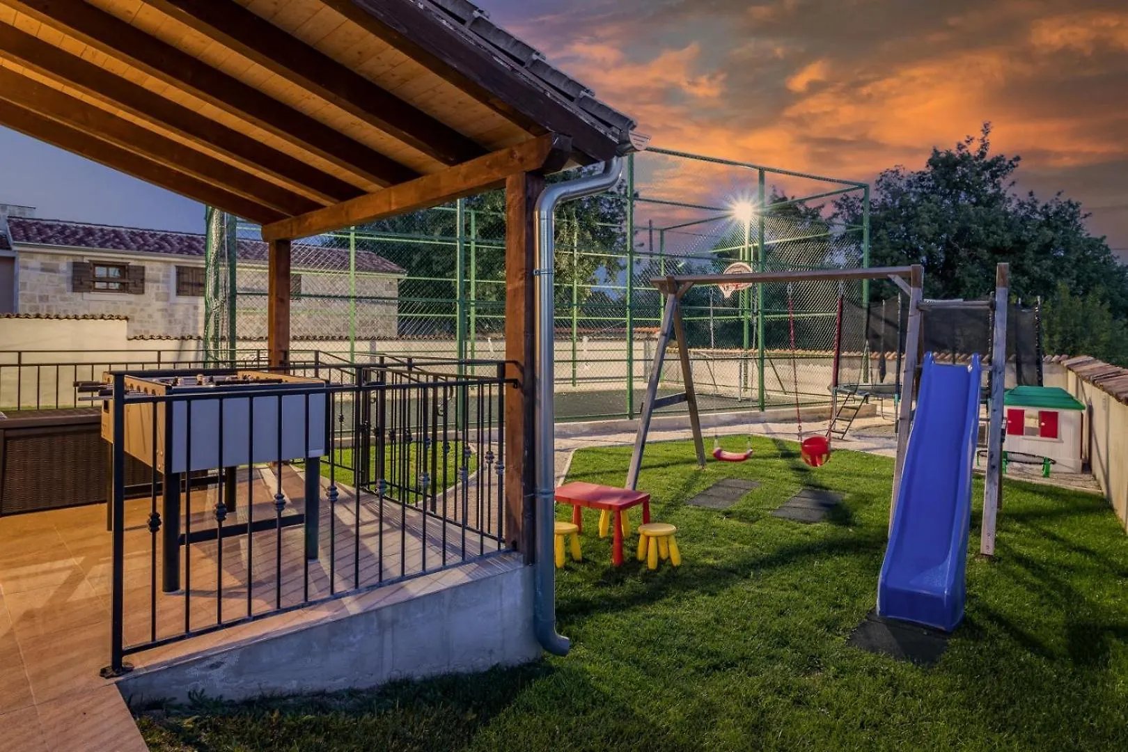Villa Rajana For 14 Persons With Kids Playground & Pool Heating In Central Istria Svetvinčenat