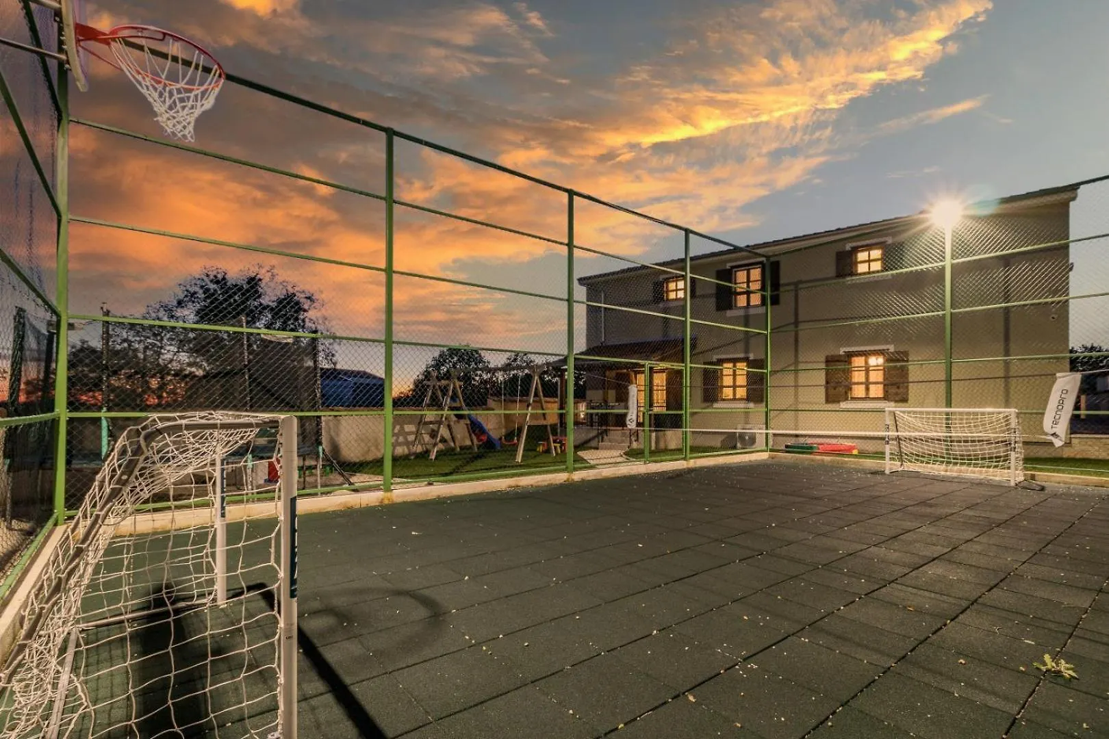 Villa Rajana For 14 Persons With Kids Playground & Pool Heating In Central Istria Svetvinčenat